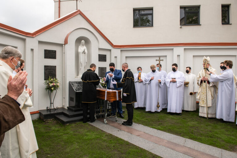 Meldžiant paskelbimo palaimintąja gimtojoje parapijoje Kaune perlaidota Dievo tarnaitė Elena Spirgevičiūtė
